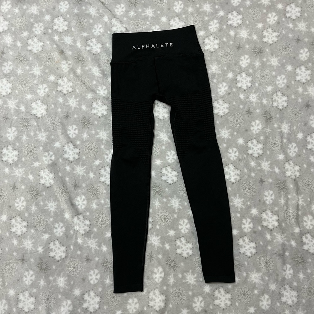 Alphalete halo leggings in black